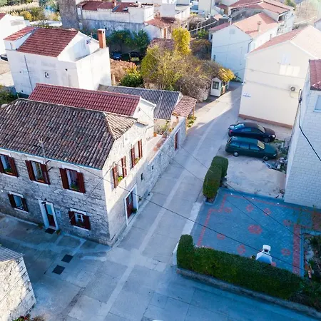 Nives Vila
