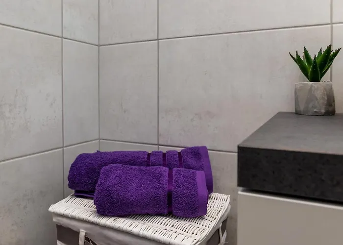 Nives فيلة Žuljana