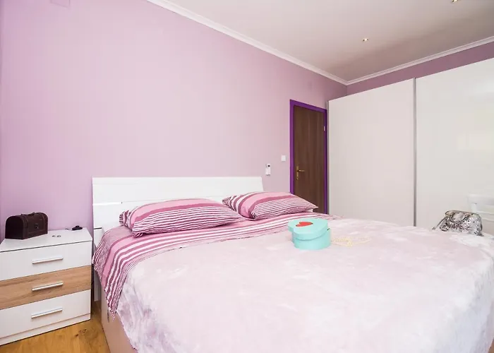 Nives فيلة Žuljana